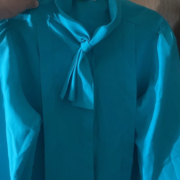 Kristen Blue Blouse 💙 willow Ridge bundle 💚2 for 1 price $$ - Picture 8 of 12